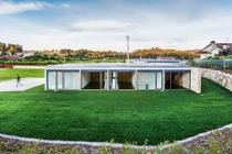 Kết hợp đá và kính hoàn hảo, ngôi nhà đẹp lung linh