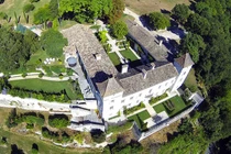 Những lâu đài cổ tích đẹp như mơ có giá "trên trời"