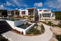 Ngắm biệt thự đẹp như tranh có view nhìn ra biển 