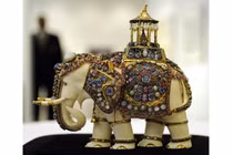 Những món đồ cổ siêu đắt được làm từ ngà voi