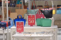 Thời trang hàng hiệu đua nhau sale cực khủng chào đón hè 2016