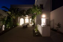 Nhà cũ ngập tràn ánh nắng sau khi cải tạo