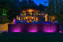 Soi biệt thự nhà vườn lung linh ánh đèn của Jennifer Lopez