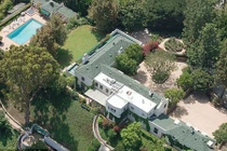 Ngắm những căn biệt thự xa hoa, lộng lẫy của sao ngoại