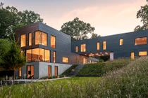 Nhà hộp ngập nắng và cây xanh ai nhìn cũng mê