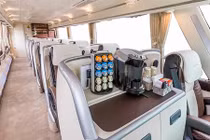 Bên trong xe buýt cao cấp nhất nước Nhật giá 13.000 USD/vé