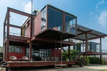 Nhà làm từ container bỏ đi vẫn đẹp lung linh