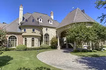 Thăm biệt thự tỷ phú cho người vô gia cư thuê giá 1$/tháng