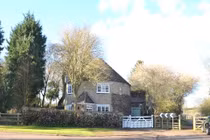 Bên trong ngôi nhà hình tròn độc đáo ở Anh