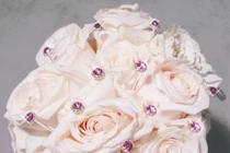 Hoa cưới gắn đá quý - đẳng cấp mới của con nhà giàu