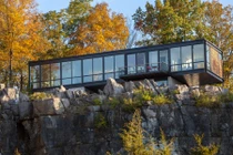 Nội thất đẹp bất ngờ trong ngôi nhà cheo leo trên núi đá