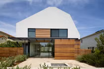 Nhà nhìn bên ngoài cục mịch nhưng bên trong đẹp hút hồn