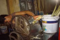 Tận mắt công nghệ chế biến nước mía siêu bẩn