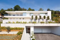 Đột nhập biệt thự trắng tinh đẹp quên lối về