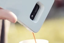 Độc đáo vỏ bảo vệ smartphone kiêm hâm nóng cà phê