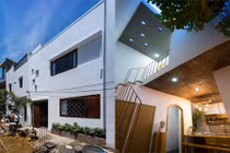 Nhà trắng muốt ở Đà Nẵng nổi bần bật trên báo ngoại