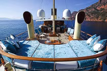 Soi du thuyền siêu sang "mẹ đẻ" Harry Potter đang bán gấp 