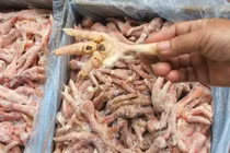 Tá hỏa chiêu “phù phép” chân gà của dân buôn