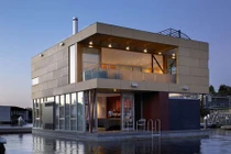 Ngắm nhà nổi hai tầng đẹp đến ngỡ ngàng 