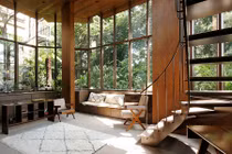 Nhà bằng gỗ nhìn như tòa tháp giữa rừng cây