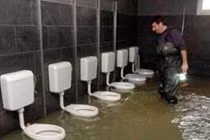 Những công việc bẩn khủng khiếp nhưng lương cao vời vợi