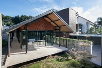 Ngắm nhà cấp 4 trong suốt với bể bơi ngoài trời đẹp lung linh