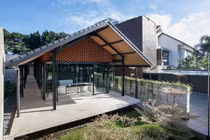 Ngắm nhà cấp 4 trong suốt với bể bơi ngoài trời đẹp lung linh