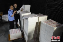 Hàng trăm cảnh sát TQ phá đường dây làm tiền giả chấn động