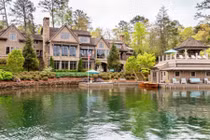 Ngắm biệt thự ven hồ tuyệt đẹp giá khủng 146 tỷ 