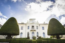 Soi biệt thự xa hoa phục vụ chương trình X-Factor Anh