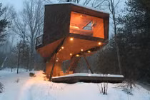 Ngất ngây nhà gỗ nhỏ xinh giữa rừng già thơ mộng