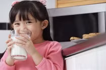 Không nên bỏ sữa khỏi thực đơn của con