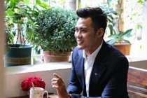 MC Hoàng Hùng VTV kể chuyện từng làm thợ sửa xe, phụ hồ