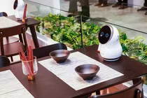 Công nghệ thời 4.0: Nhà hàng vận hành hoàn toàn bằng robot