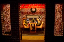 Choáng ngợp nhà hàng làm từ bánh to bằng nhà thật