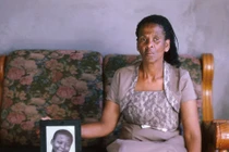 Ảnh nhức nhối của người đồng tính bị xã hội kỳ thị