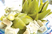 Canh atisô sườn non ngọt, mát bổ dưỡng