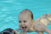 Bí quyết giúp trẻ không sợ nước 