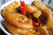 Cách làm móng giò kho giấm kiểu Hoa ngon bất ngờ