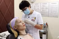 Suýt chết do tự "cắt của quý" chuyển giới