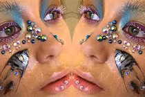 Trào lưu trang điểm với cá chết bị ném đá dữ dội