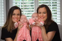 Lạ đời gia đình có nhiều thế hệ song sinh cùng trứng