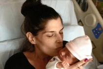 Người đẹp ung thư dành hơi tàn làm 60 clip dạy con 