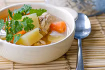 Lý do dùng nước hầm xương nấu cháo con còi cọc