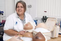 Xem ngực giả y như thật cho phụ nữ bị cắt bỏ tuyến vú