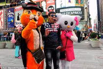 Kinh hãi khuôn mặt méo xệch do dị dạng tĩnh mạch