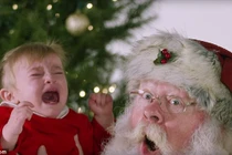 Phản ứng hài hước của trẻ khi gặp ông già Noel
