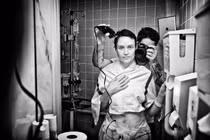 Xúc động bộ ảnh chồng chụp vợ bị ung thư vú