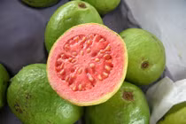 11 tác dụng tuyệt vời của ổi với bà bầu