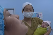 Nghẹn ngào cảnh chia lìa sinh tử của người mẹ ung thư